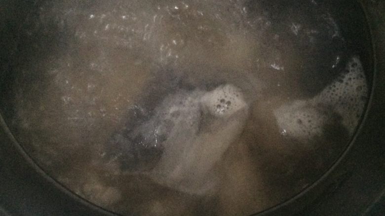 茶香排骨,大火开锅后转小火炖1.5小时即可！关火前十分钟左右加盐调味，调到自己喜好的咸度就好。