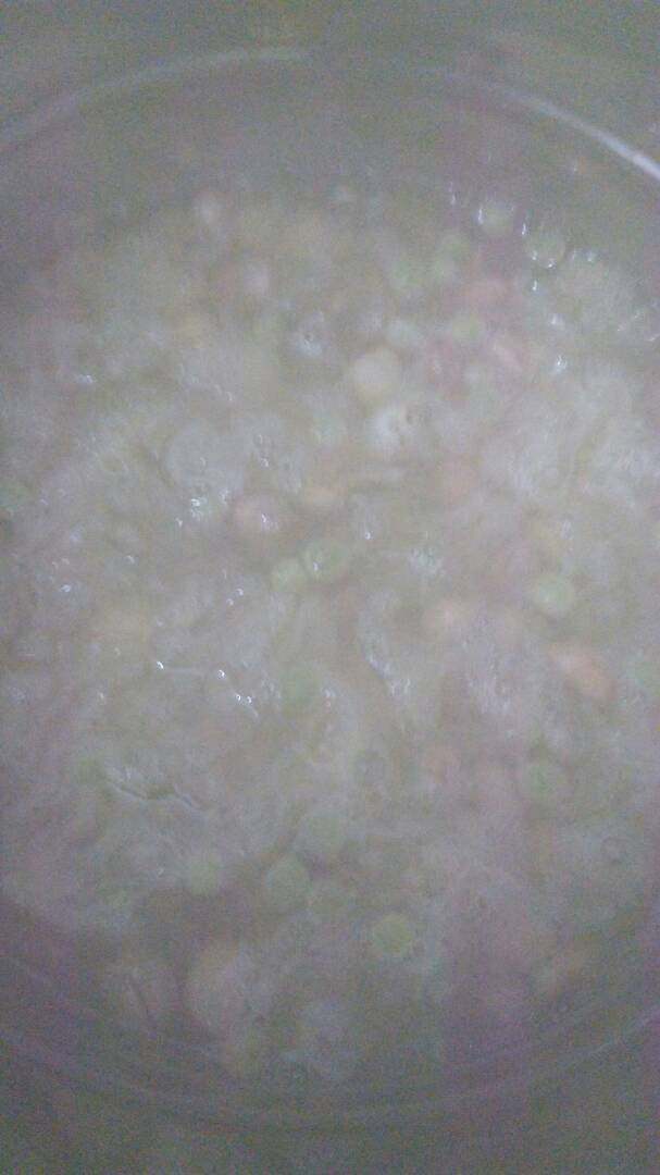 #传统苏式腊八粥#·#牡丹式腊八粥#(5/元~2017),加入少量水，开锅，中小火煮十分钟，这样成熟快。