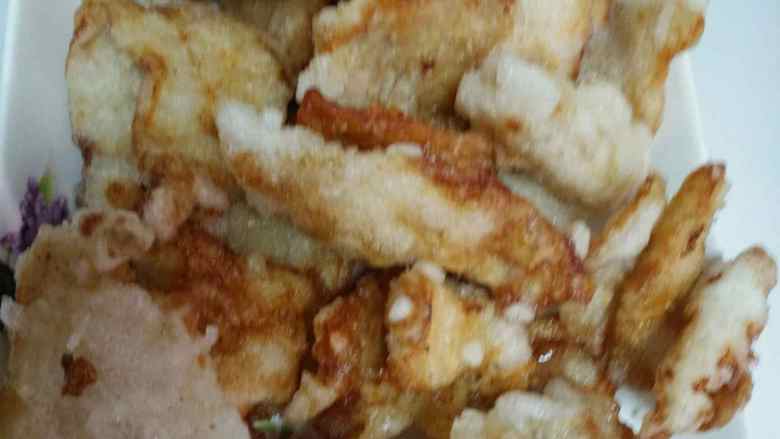 #年夜饭#正宗东北锅包肉,炸至金黄酥脆捞出。