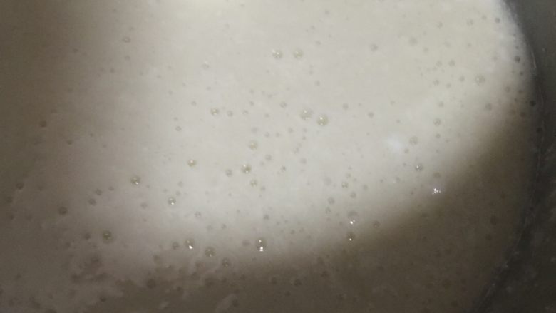熬糖版牛轧糖（花生蔓越莓）,这是打完蛋清均匀的样子