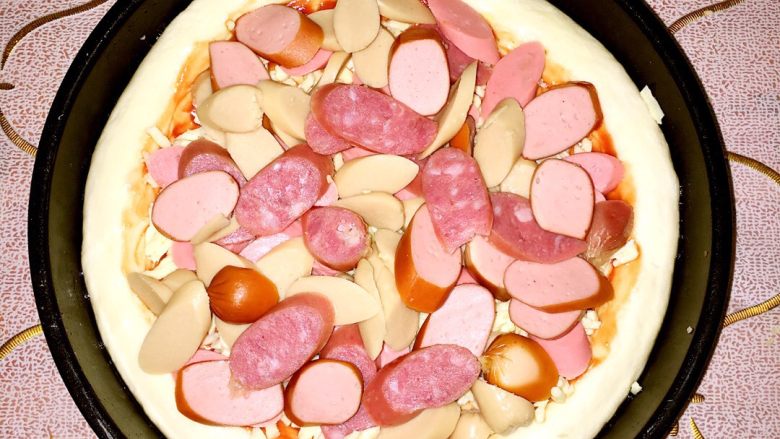 火腿披萨-一个专属于火腿的part🍕,放上所有的主料吧😄可以根据自己口味调整