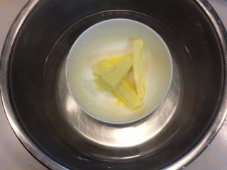 改良版提拉米苏,黄油隔水融化。
