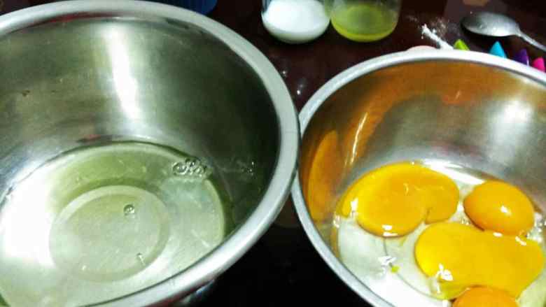 香橙蛋糕,把蛋清跟蛋黄分离