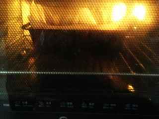 香橙蛋糕,倒入模具里，上下火，150度，烤1小时