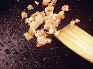 水晶虾仁肠粉,蒜末，肉末炒香