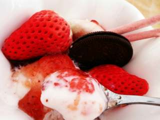 草莓冰激凌,味道好极了。