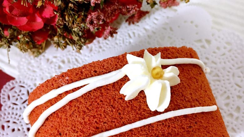 红丝绒棉花蛋糕卷,完成，新年餐桌上的格调顿时高了有木有