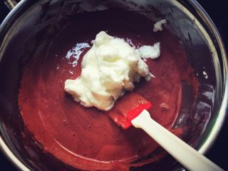 红丝绒裸蛋糕,🎀每次拌匀了再加。再拌匀再加再拌匀，拌匀手势用Z形横刀方法拌。