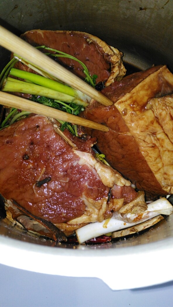 卤制#五香牛肉#(创建于3/2~2017),经腌制的牛肉。
