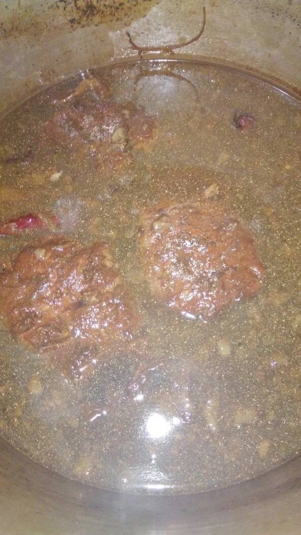 卤制#五香牛肉#(创建于3/2~2017),放汽后，打开锅盖。