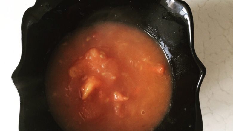 炒拉条,炒好的西红柿汁放碗里备用……