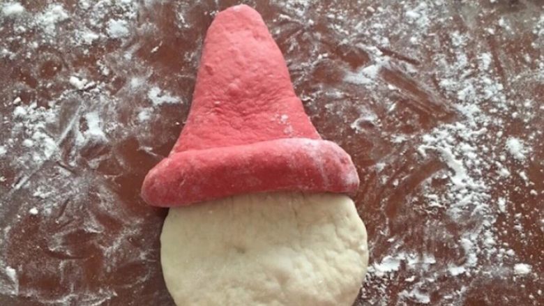 圣诞老人,将帽子整理成小三角
