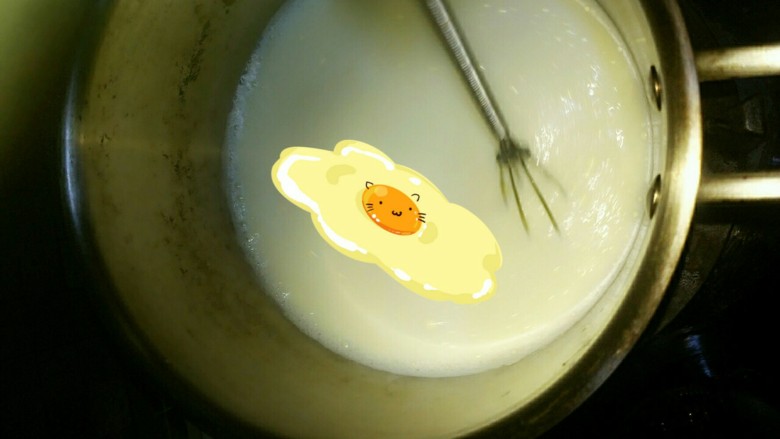 招财布丁,🔵牛奶加热不是烧开哦！
🔵 把蛋黄打撒，分3次以上分别加入牛奶中。
🔵不停搅拌，让蛋黄和牛奶融合。
一定小火！小火！