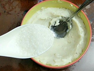 红枣酸奶山药糕,山药泥里加点糖，根据个人口味放多放少。