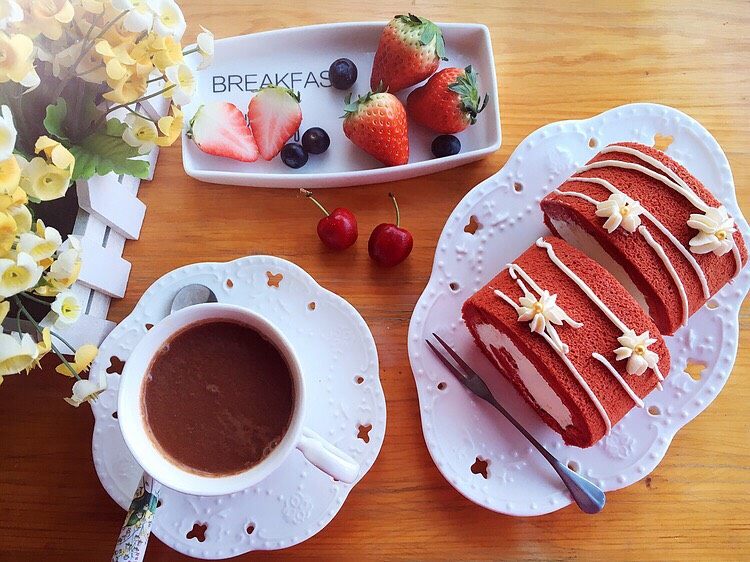 红丝绒棉花蛋糕卷,新年早餐来一块，美啊！