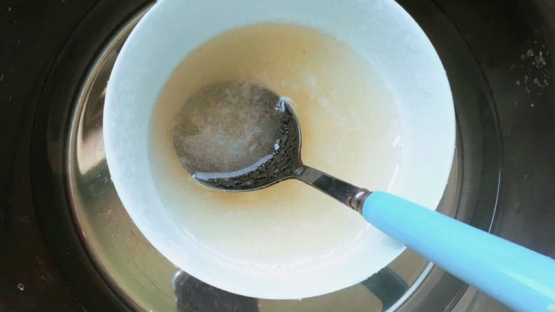栗子慕斯,隔水融化成液体，加入原料中搅匀