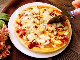 培根时蔬披萨,切一块儿。