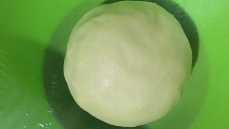 椰香黄油小饼干,
椰香黄油饼干的做法 步骤6
盖上保鲜膜放入冰箱冷冻半小时