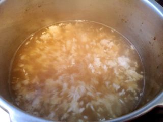 桂香核桃鸡蛋酒酿#团圆美食#,酒酿加入2倍的水烧开，并把大块的酒酿中勺子打散，煮开。