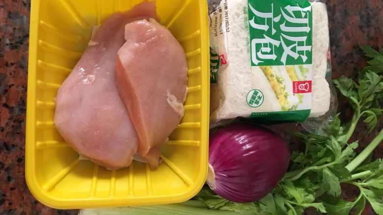 鸡胸蔬菜面包卷,原材料，还有<a style='color:red;display:inline-block;' href='/shicai/ 4856'>沙拉酱</a>忘记拍了。先将所需材料清洗干净。