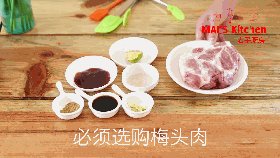 黯然销魂 | 小红锅烤蜜汁叉烧,将梅头肉（梅花肉）放入容器内，必须选购梅头肉。