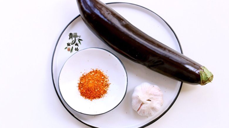 微波炉烤长茄,主要材料合影；粉类混合均匀各用。
