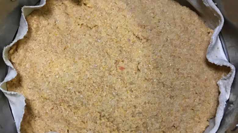 汪星人的口粮😍,将拌好的材料平铺到干的屉布上，厚度约为1公分，开锅后放入锅中蒸10-15分钟