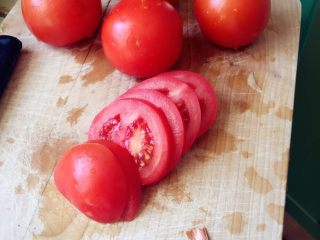 法式西红柿塔,西红柿切的稍微厚一点
