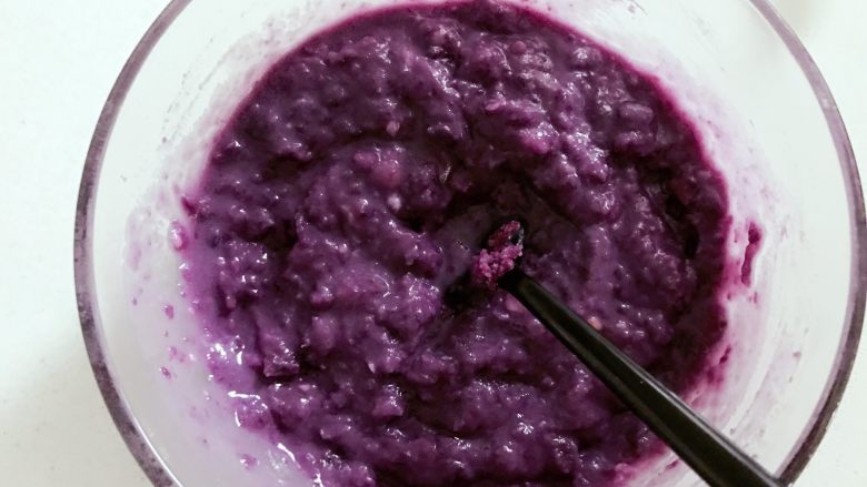 宝宝辅食：芝士焗紫薯-12M ,全部混合搅拌均匀。