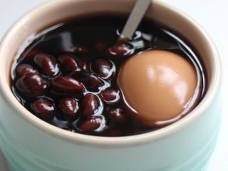 滋补甜汤——黑豆红糖炖蛋,吃～营养～健康～心意足～