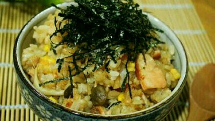洋葱鲑鱼炒饭
