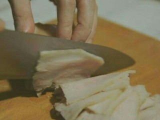 东北酸菜白肉锅,肉凉切薄片