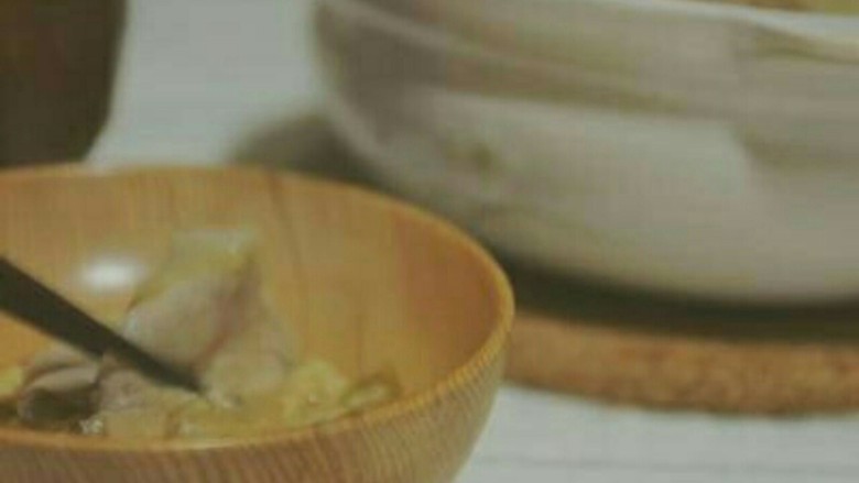 东北酸菜白肉锅,调蘸酱 ( 蘸酱就随兴了)