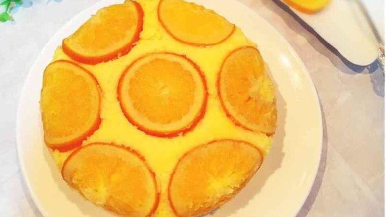 香橙乳酪蛋糕,晾凉后倒扣脱模即成。