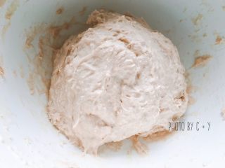 法式长棍面包（黄油脆皮版）,室温20几度盖上保鲜膜静置40分钟左右。