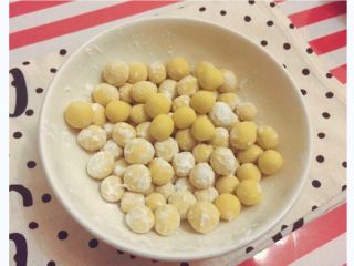 超超超超详细的芋圆教程,也可以搓成小丸子，煮出来就有点像珍珠奶茶的珍珠啦！