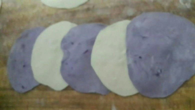 紫薯玫瑰花卷,如图摆好