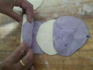 紫薯玫瑰花卷,如图卷起