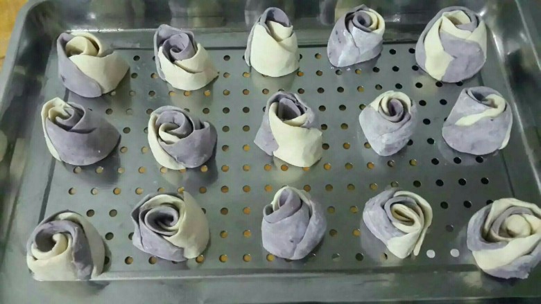 紫薯玫瑰花卷,如图上屉