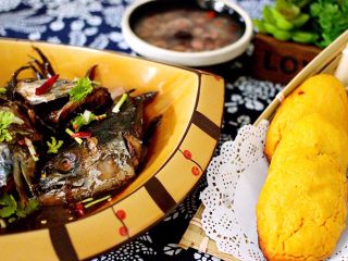 鱼头锅片片#烟台特色#,配上一碗营养丰富的杂粮粥、绝配哟……