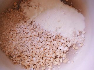 紫薯燕麦粥,燕麦，奶粉适量，不需要任何比例，份量随意