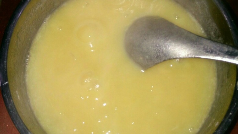 家常玉米糊,改小火，煮1―2分钟，不停搅动，避免糊锅。