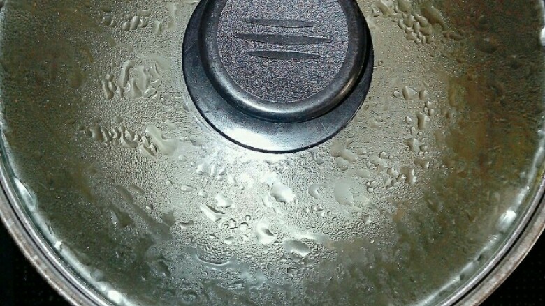 干吃汤圆~团团圆圆,锅里放适量水，烧开后下汤圆煮5分钟左右