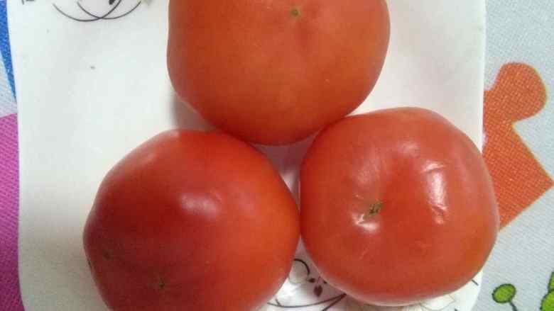 西红柿蛋花汤,准备3个西红柿