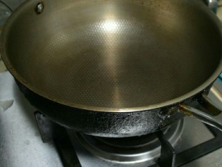 清炒红菜苔,洗干净菜就开始热锅了