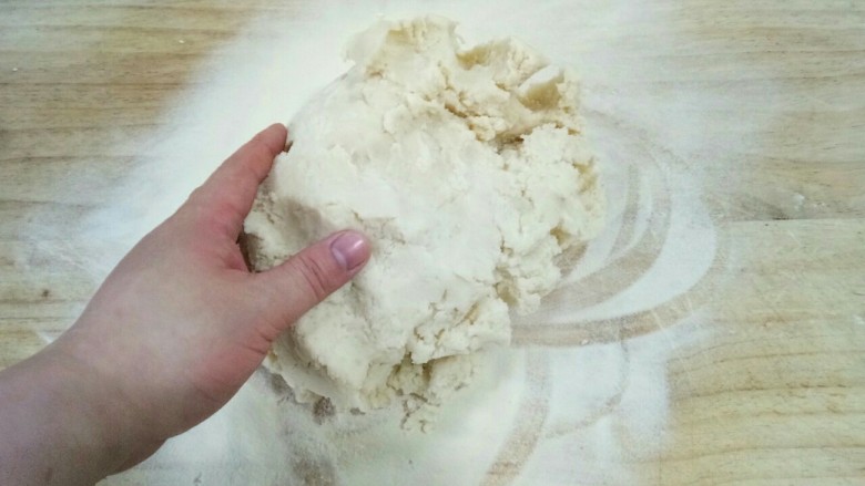芝士土豆棒,
6:如果用搅拌器加工土豆泥太软，我们可以用手慢慢加土豆粉慢慢揉，达到我们要求为止。