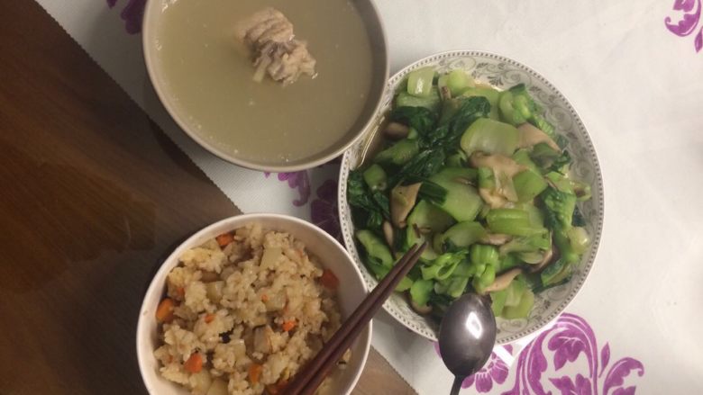 产妇宜食 炝炒香菇油菜,最后我的晚餐。五味饭、通草排骨汤！