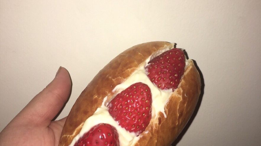 草莓甜心面包