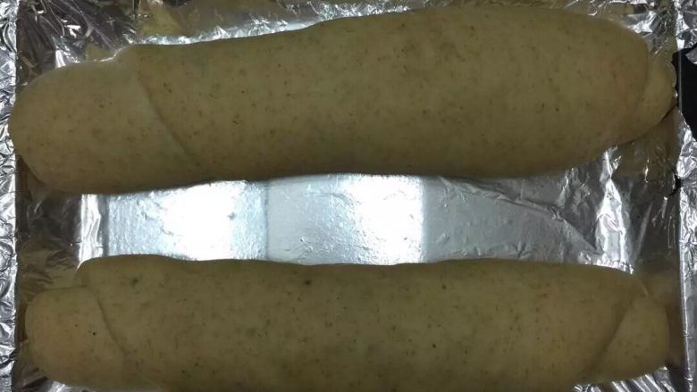 第一次DIY 果仁全麦俄罗斯大列巴,已经发酵好的面团