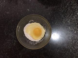 鸡蛋卷饼（配番茄生菜沙拉）,鸡蛋 ➕ 低粉 搅拌